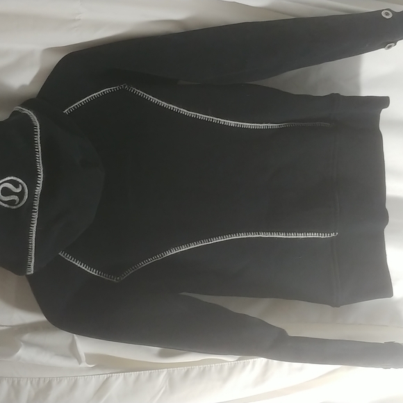 Lululemon scuba hoodie. Size 4. - Picture 2 of 3